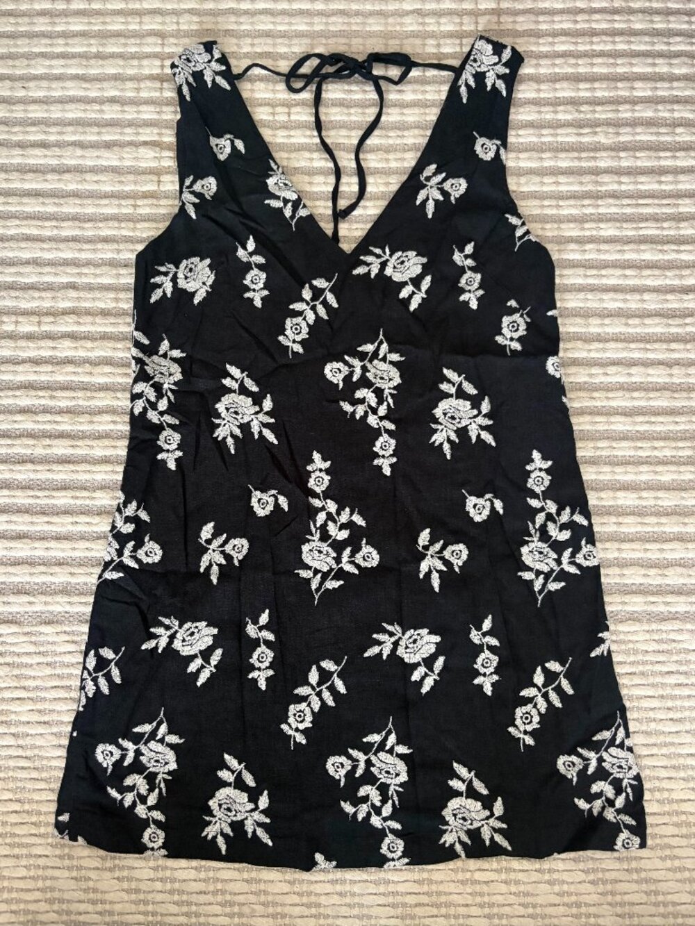 NWT A&F Black Floral Embroidered Linen Shift Mini Dress Size MP - Picture 1 of 8
